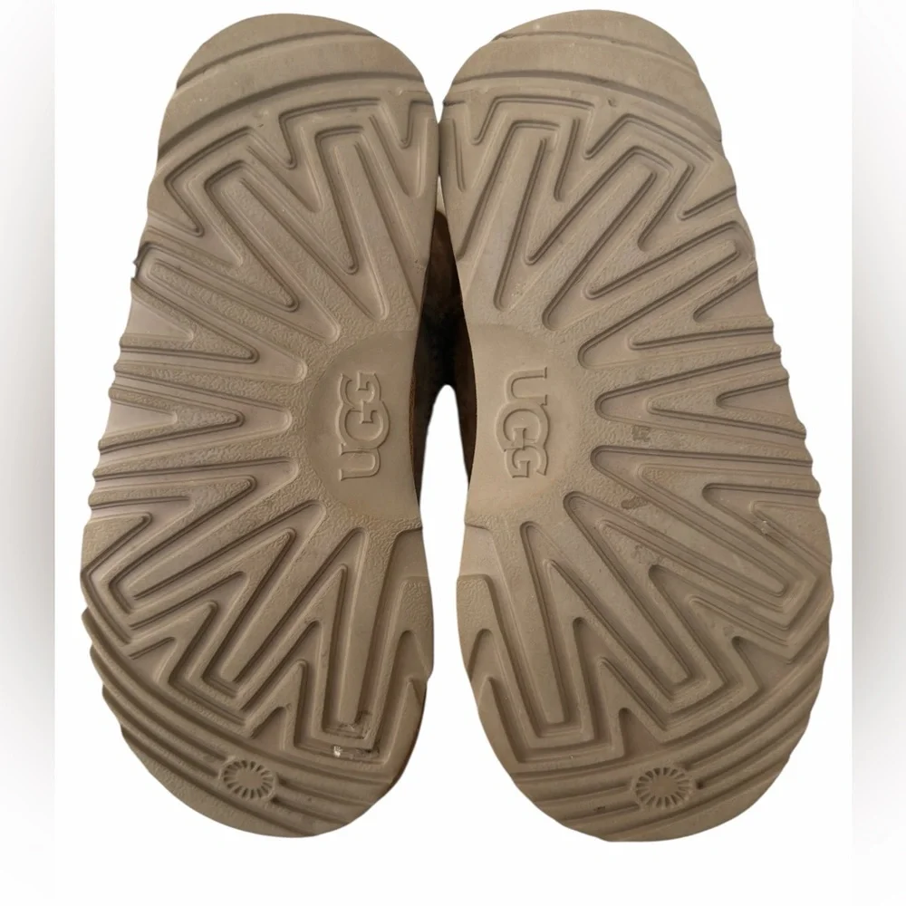 UGG Mini Bailey Bow II Winter Boots Chestnut‎ Kids Size 2